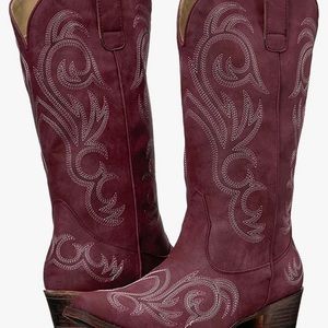 Selling these beautiful boots.